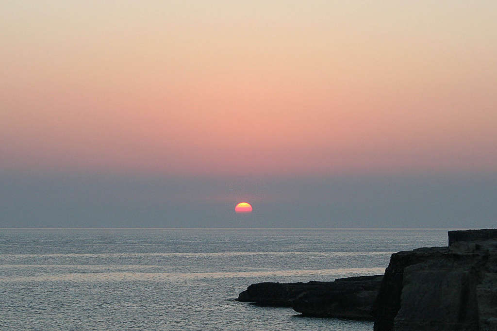alba sull'adriatico / il mare di roca, salento, puglia, italia