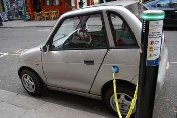 Electric car - Photo credit: Alan Trotter / Foter / CC BY
