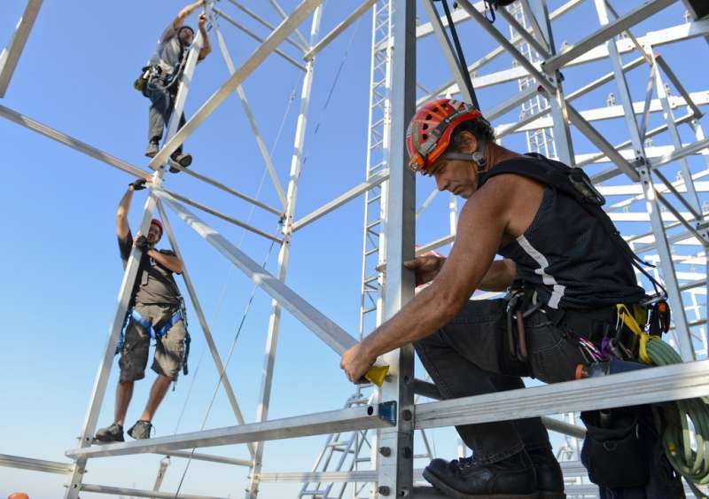 Workers on scaffolding - Photo credit: Official U.S. Navy Imagery / Foter / CC BY