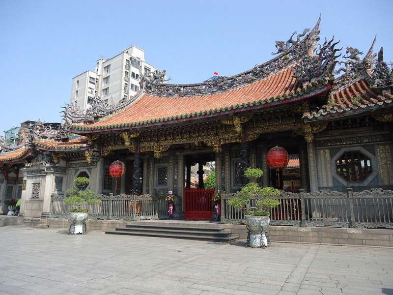 Lungshan temple taipei taiwan