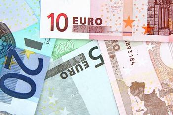 Euro banknotes 