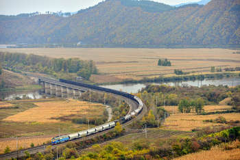 Freight train - Photo credit: 哈局巡道工 via Foter.com / CC BY-NC-SA