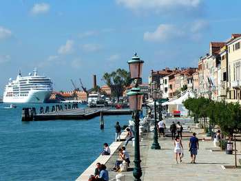 Dl Grandi navi Venezia - Photo credit: Foto di Edmund Hochmuth da Pixabay 