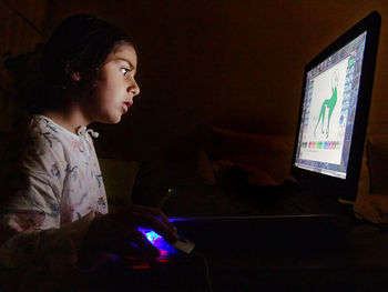 Computer e minori - foto di Nevit Dilmen