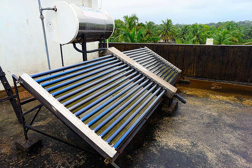 Solar water heater - foto di code_martial